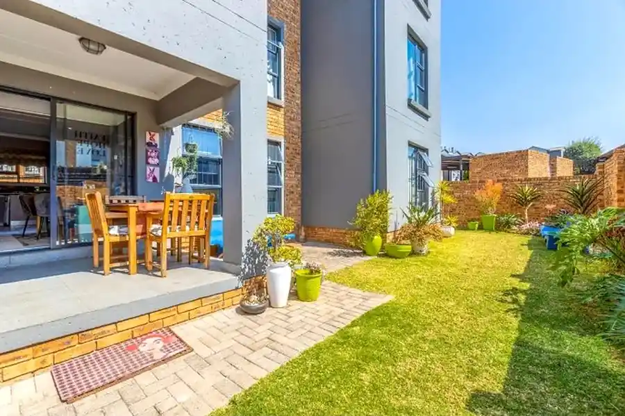 Spacious 3 Bedroom Ground-Floor Corner Apartment – Homes Haven – photo 1