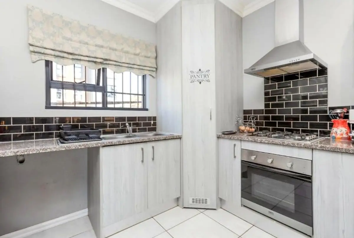 Spacious 3 Bedroom Ground-Floor Corner Apartment – Homes Haven – photo 3