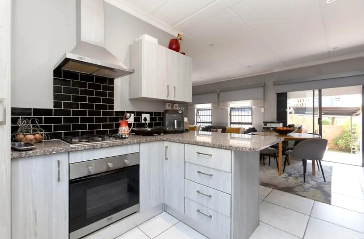 Spacious 3 Bedroom Ground-Floor Corner Apartment – Homes Haven – photo 5