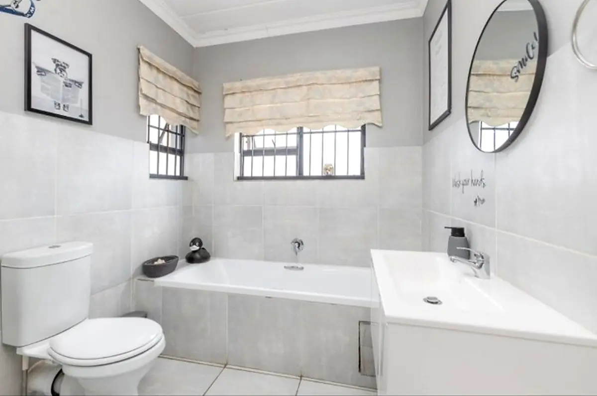 Spacious 3 Bedroom Ground-Floor Corner Apartment – Homes Haven – photo 20