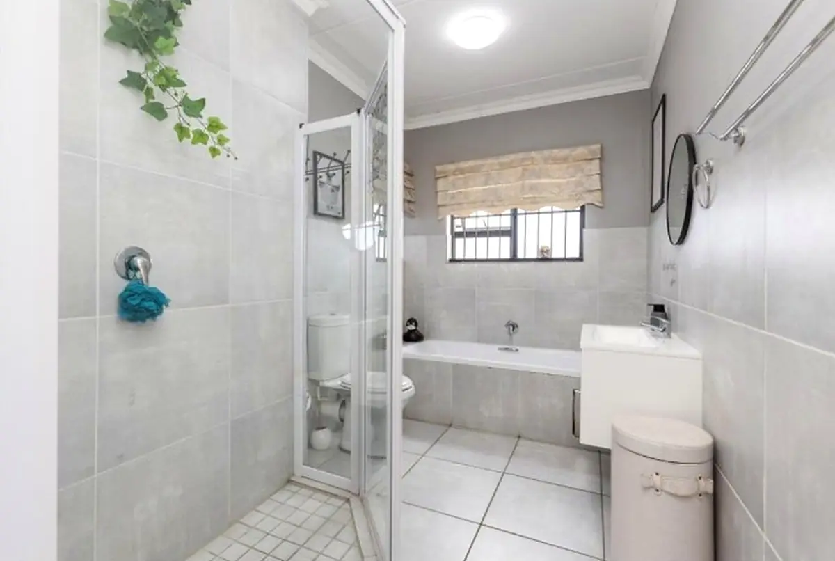 Spacious 3 Bedroom Ground-Floor Corner Apartment – Homes Haven – photo 21