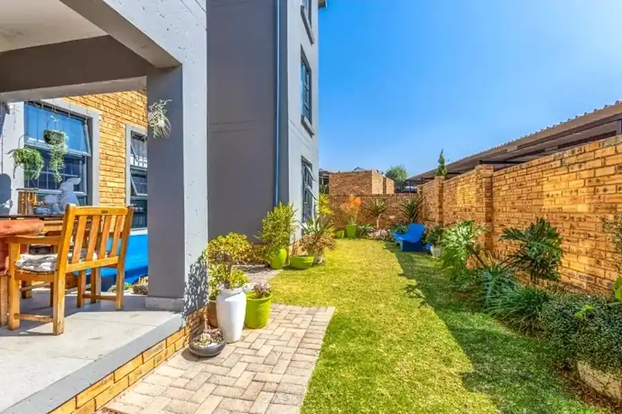 Spacious 3 Bedroom Ground-Floor Corner Apartment – Homes Haven – photo 25