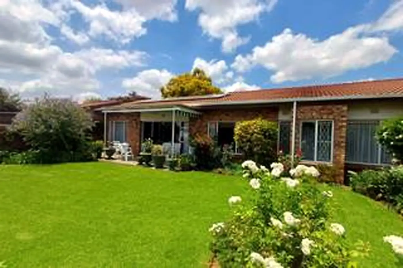 1 Bedroom Retirement Townhouse with Private Garden – Sonneglans – photo 1
