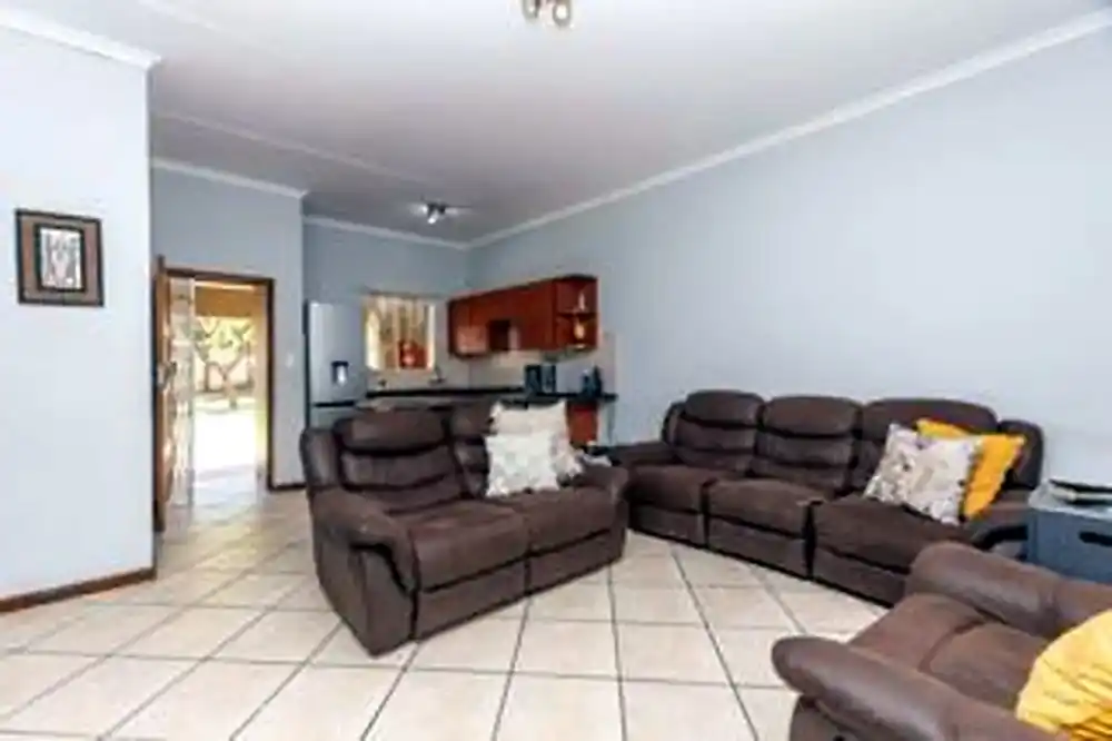 2 Bedroom Ground-Floor Apartment – Northgate – photo 4