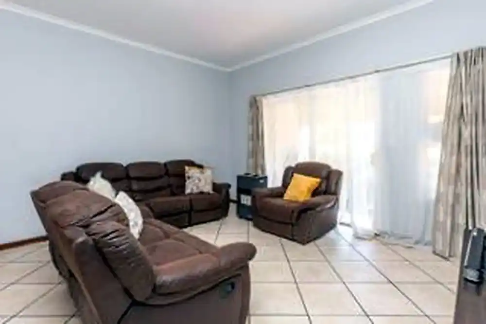 2 Bedroom Ground-Floor Apartment – Northgate – photo 5