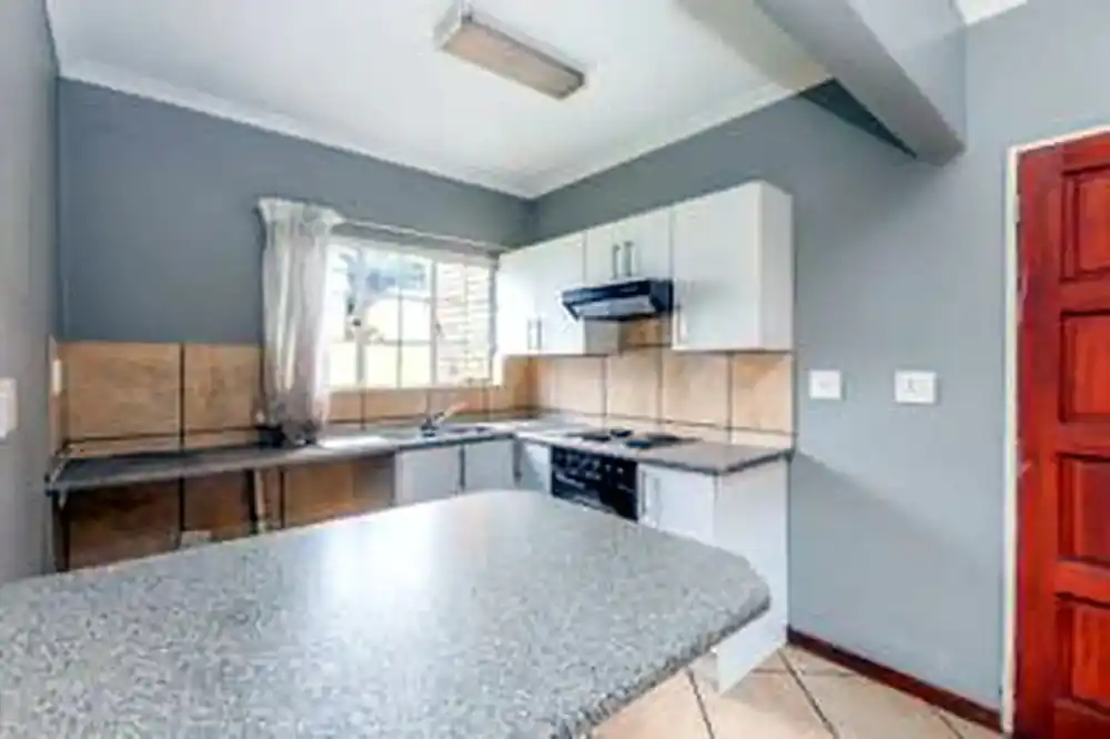 2 Bedroom Top-Floor Apartment – Ferndale – photo 2