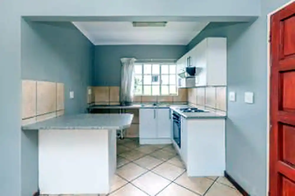 2 Bedroom Top-Floor Apartment – Ferndale – photo 3