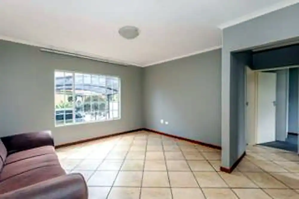 2 Bedroom Top-Floor Apartment – Ferndale – photo 6