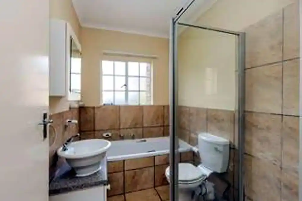 2 Bedroom Top-Floor Apartment – Ferndale – photo 8