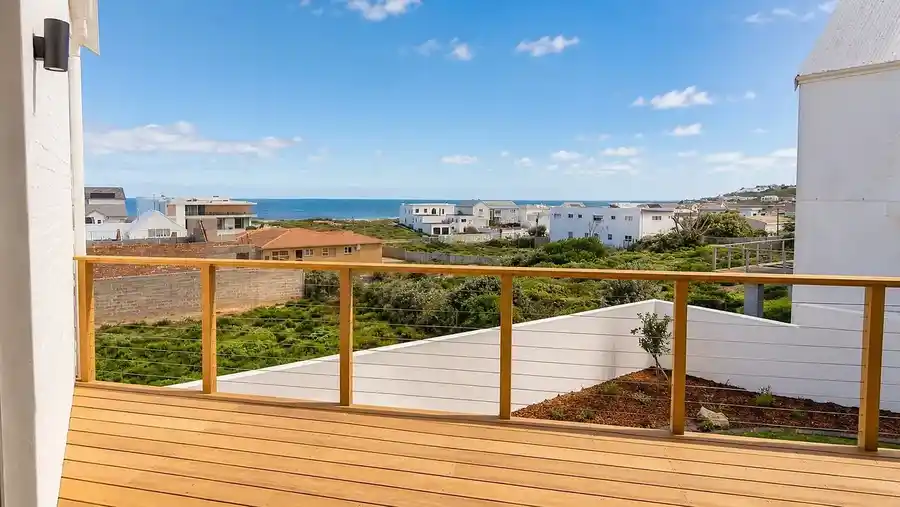 Brand-New 3 Bedroom Coastal Home – Pearl Bay – photo 2