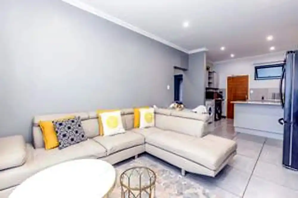3 Bedroom First-Floor Apartment – Ferndale – photo 1