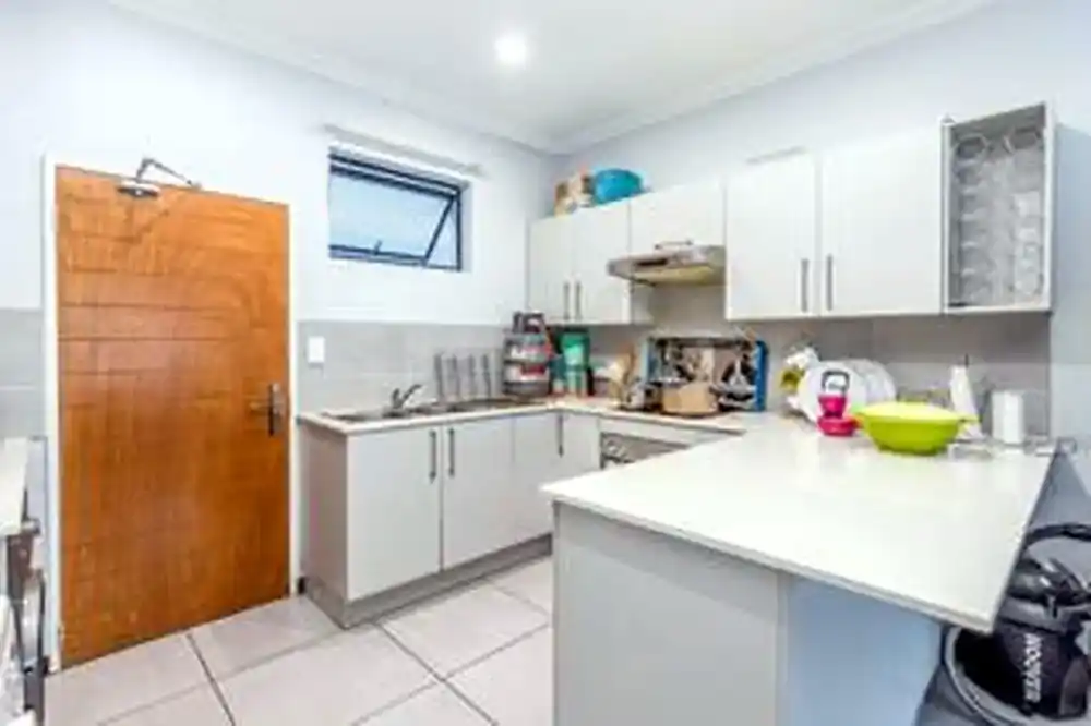 3 Bedroom First-Floor Apartment – Ferndale – photo 3