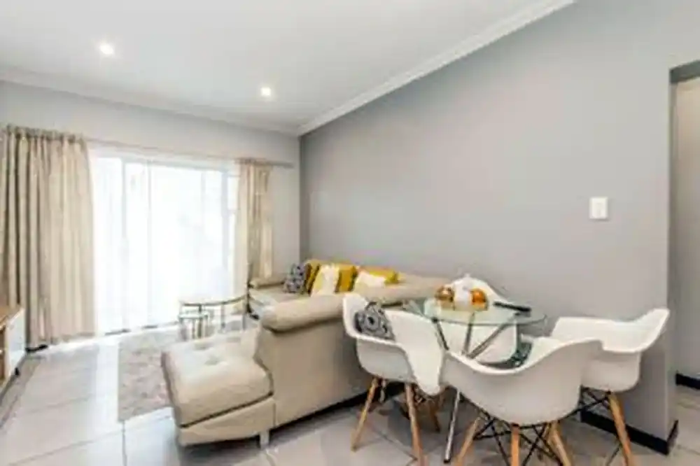 3 Bedroom First-Floor Apartment – Ferndale – photo 4