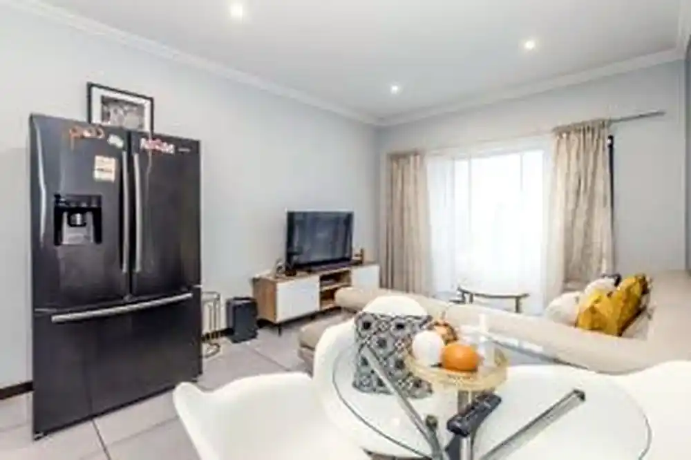 3 Bedroom First-Floor Apartment – Ferndale – photo 5
