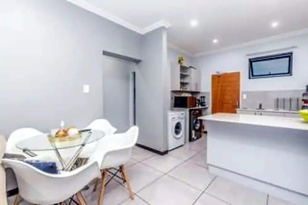 3 Bedroom First-Floor Apartment – Ferndale – photo 6