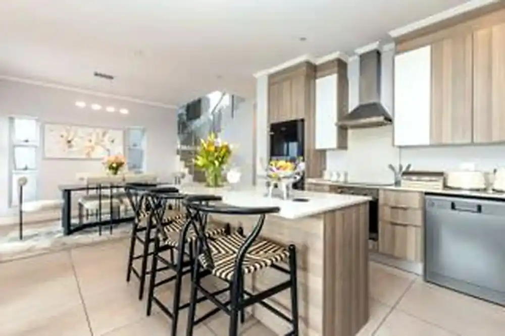 3 Bedroom Townhouse – Sandown – photo 3