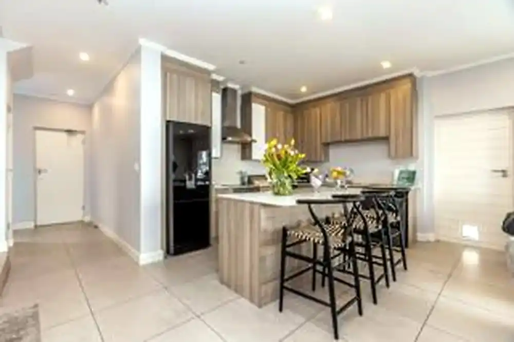 3 Bedroom Townhouse – Sandown – photo 4
