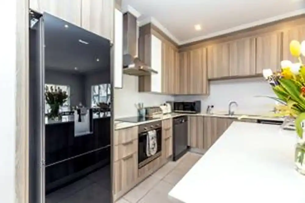 3 Bedroom Townhouse – Sandown – photo 5