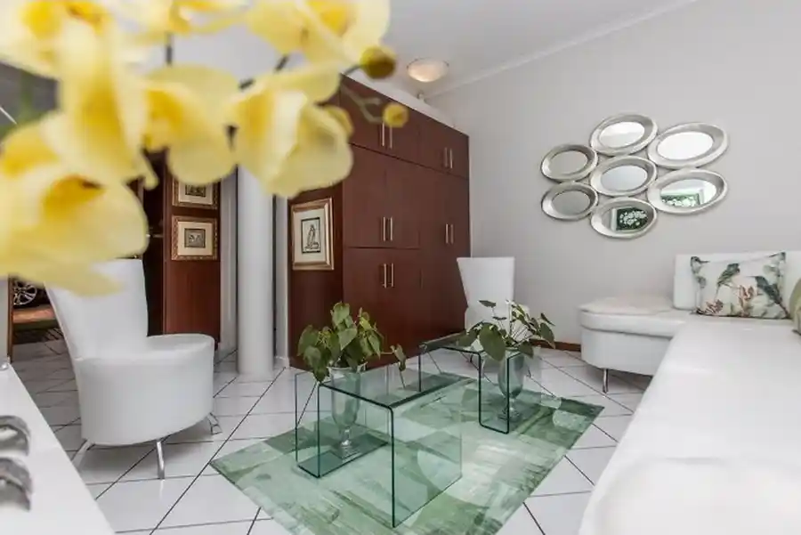 Luxury 4 Bedroom House with Flatlet – Bromhof – photo 10