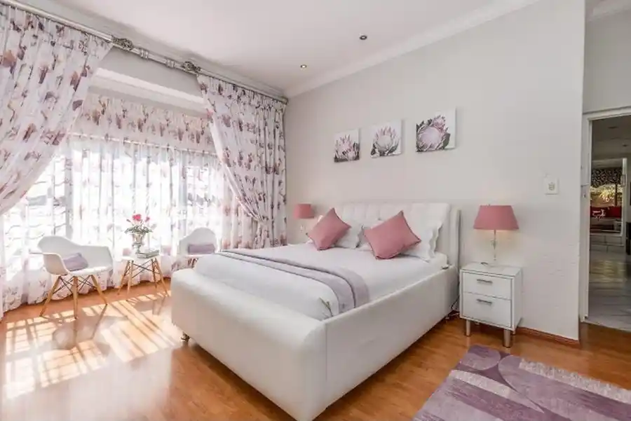 Luxury 4 Bedroom House with Flatlet – Bromhof – photo 15