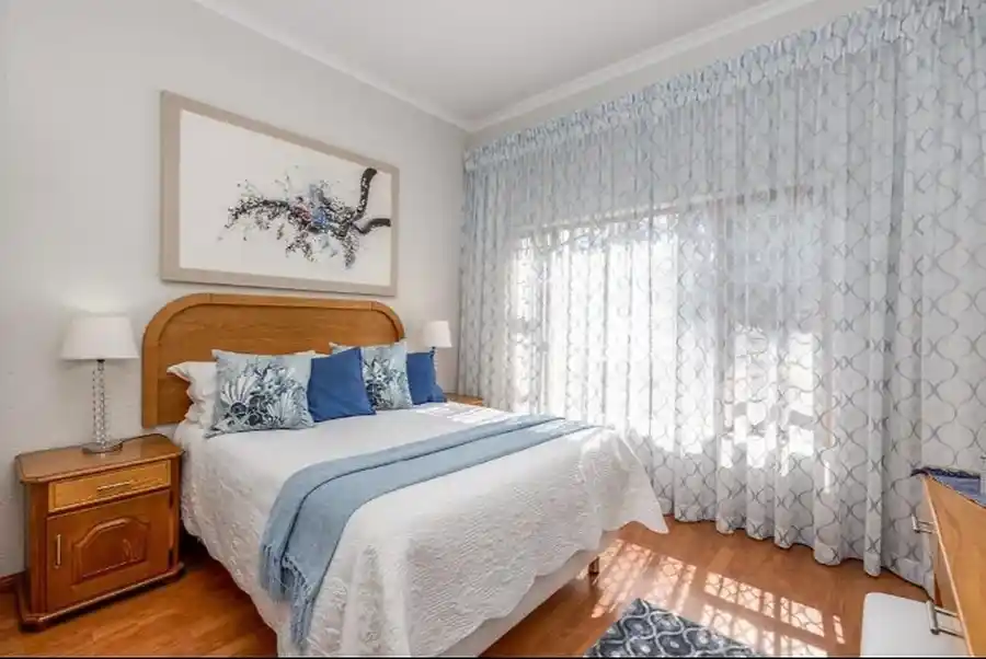 Luxury 4 Bedroom House with Flatlet – Bromhof – photo 25