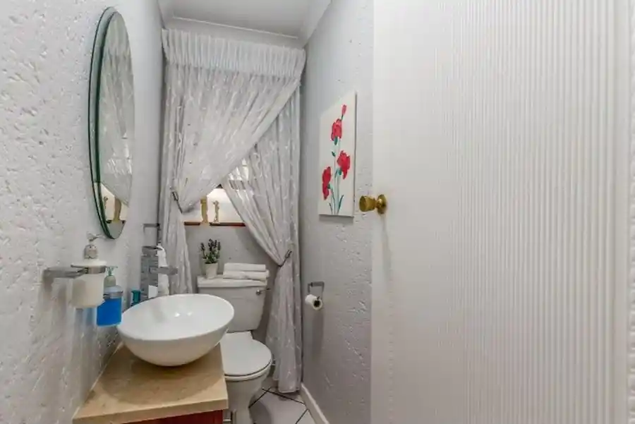 Luxury 4 Bedroom House with Flatlet – Bromhof – photo 27