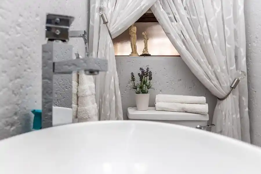 Luxury 4 Bedroom House with Flatlet – Bromhof – photo 28
