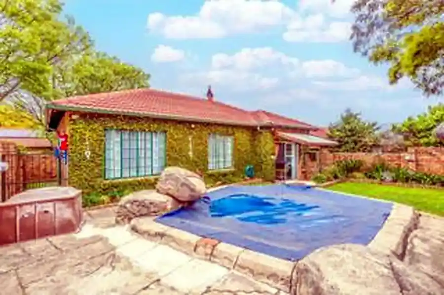 3 Bedroom Townhouse with Pool – Wilgeheuwel – photo 2
