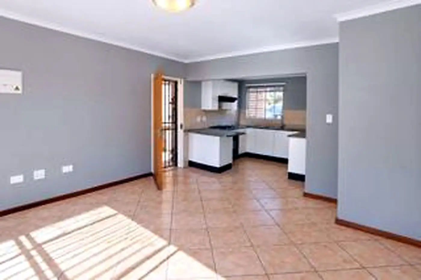Renovated 2 Bedroom Ground-Floor Apartment – Northgate – photo 3