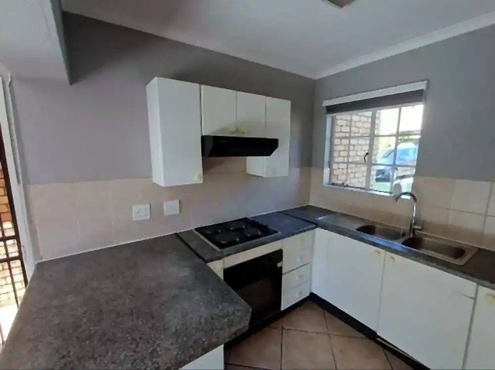 Renovated 2 Bedroom Ground-Floor Apartment – Northgate – photo 4