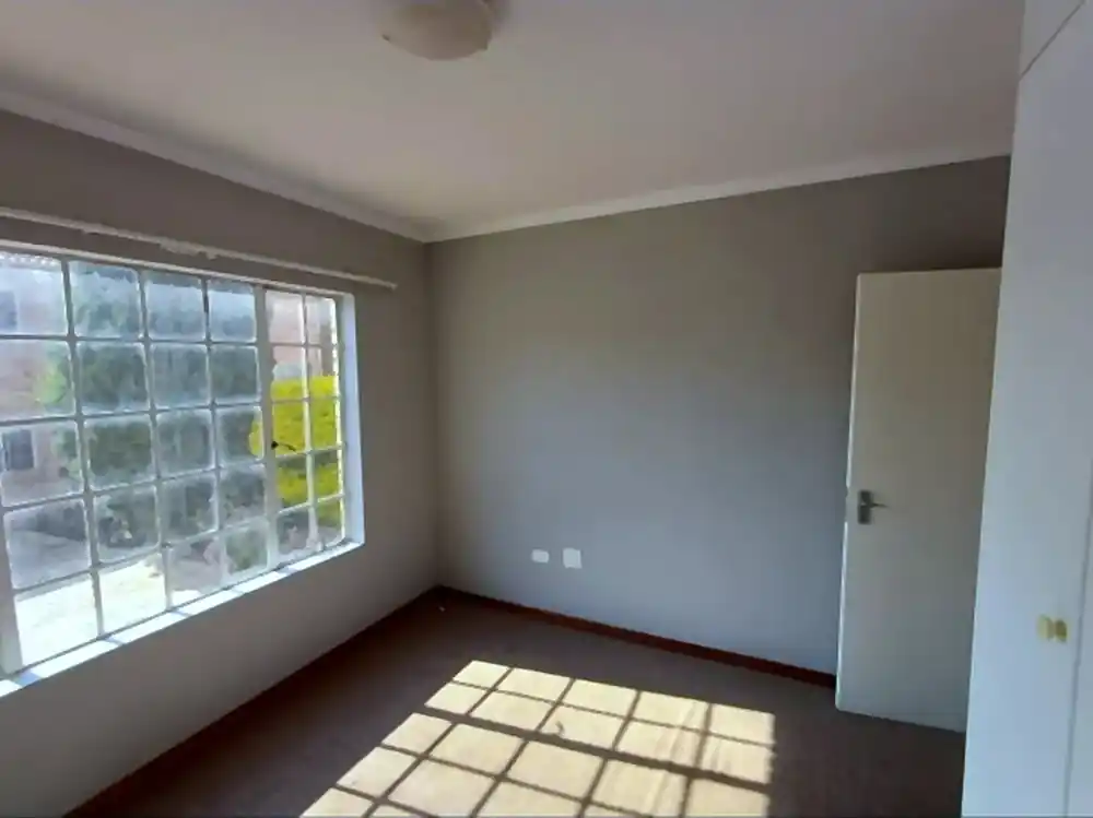 Renovated 2 Bedroom Ground-Floor Apartment – Northgate – photo 7