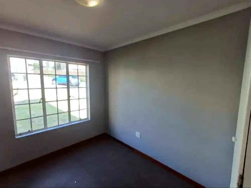 Renovated 2 Bedroom Ground-Floor Apartment – Northgate – photo 8