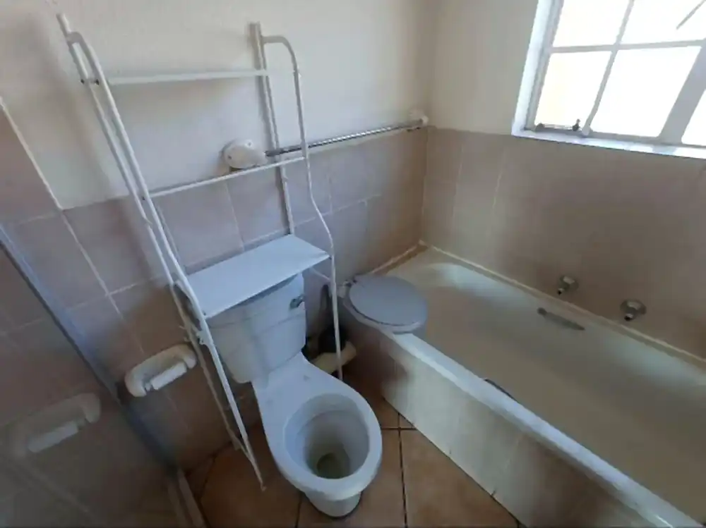Renovated 2 Bedroom Ground-Floor Apartment – Northgate – photo 10