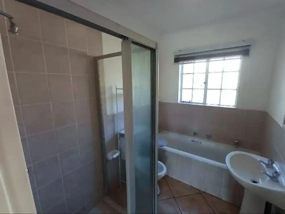 Renovated 2 Bedroom Ground-Floor Apartment – Northgate – photo 12