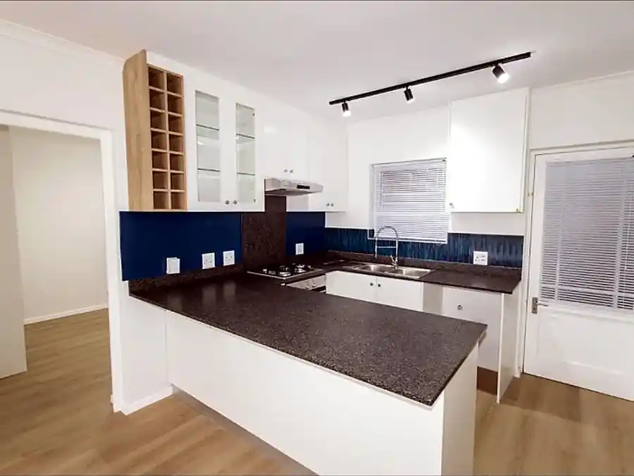 Fully Renovated 2 Bedroom Ground-Floor Apartment – Northcliff, Hermanus