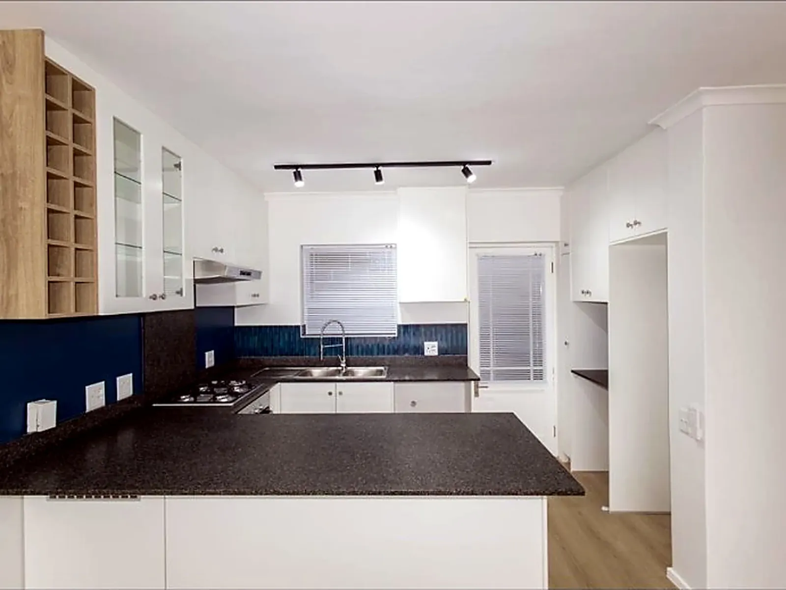 Fully Renovated 2 Bedroom Ground-Floor Apartment – Northcliff, Hermanus – photo 3