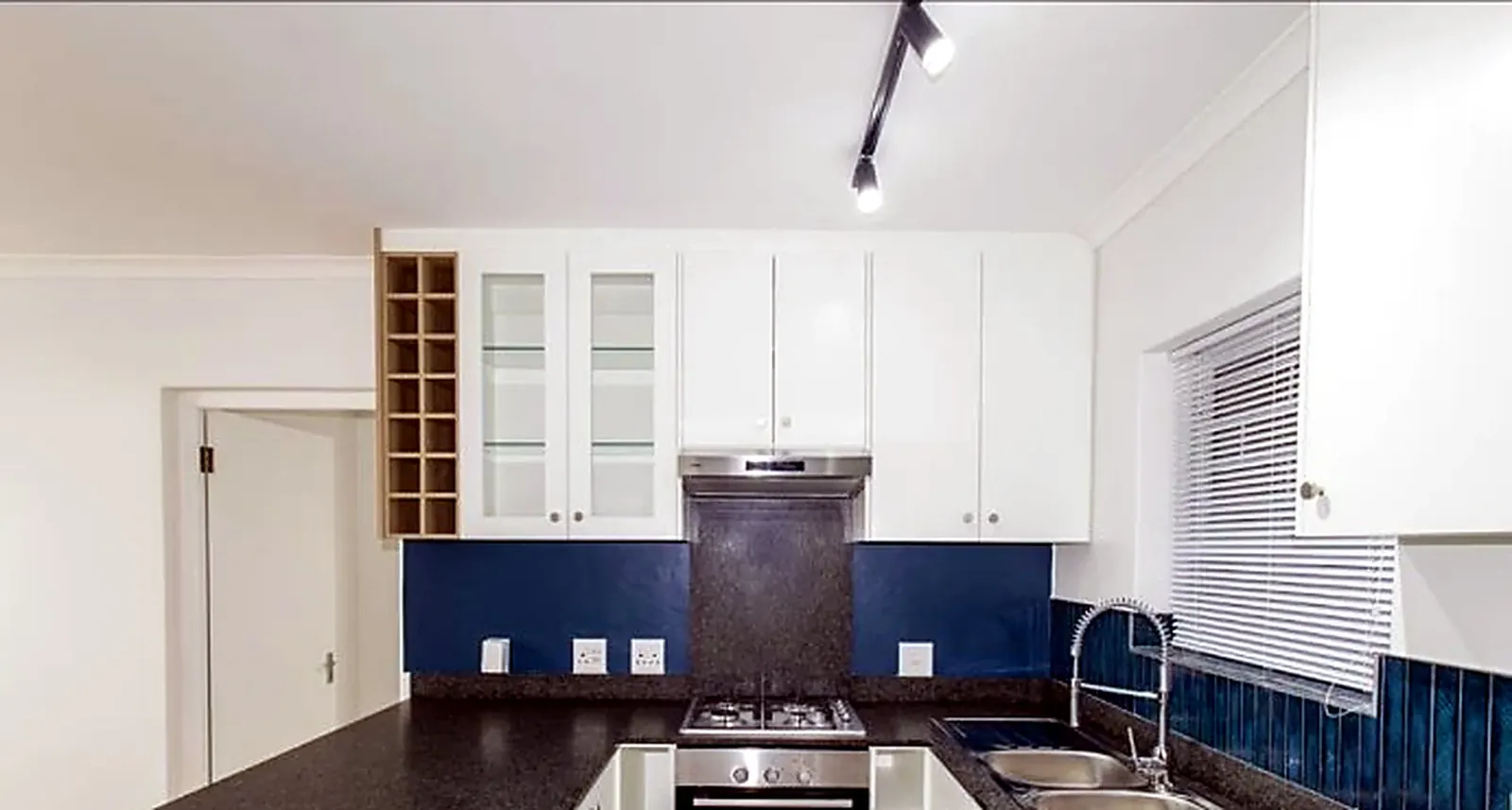 Fully Renovated 2 Bedroom Ground-Floor Apartment – Northcliff, Hermanus – photo 6