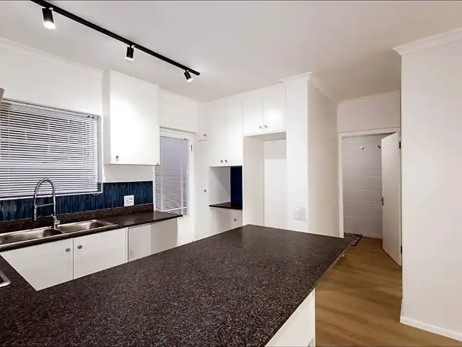 Fully Renovated 2 Bedroom Ground-Floor Apartment – Northcliff, Hermanus – photo 7