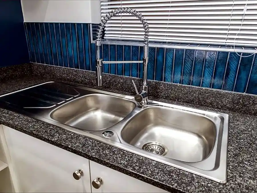 Fully Renovated 2 Bedroom Ground-Floor Apartment – Northcliff, Hermanus – photo 31