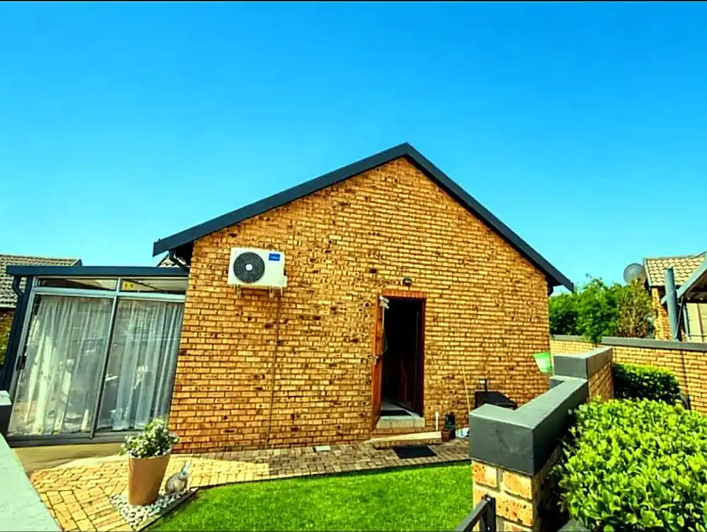 2 Bedroom Townhouse for Sale in Weltevreden Park – photo 1