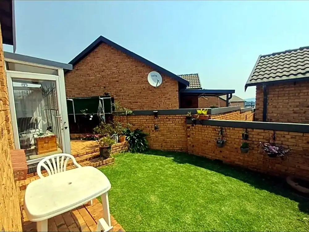 2 Bedroom Townhouse for Sale in Weltevreden Park – photo 11