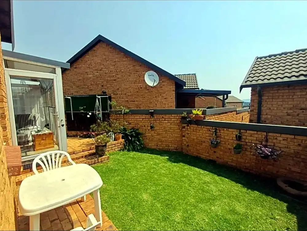 2 Bedroom Townhouse for Sale in Weltevreden Park – photo 12